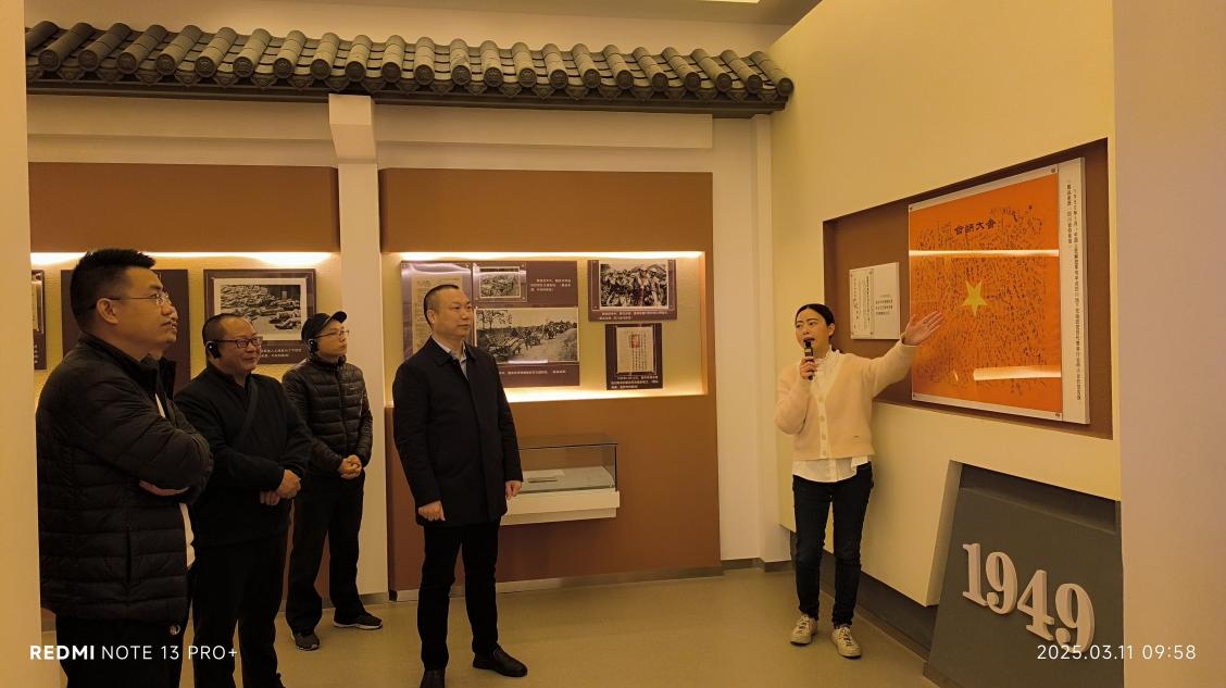 welcome皇冠地址图书与情报中心赴市档案馆、市图书馆开展馆际交流活动