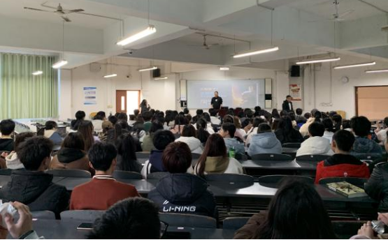 文旅学院艺术设计教研室特邀产业导师印隽为数媒专业学生做“元宇宙时代的设计师”专题讲座