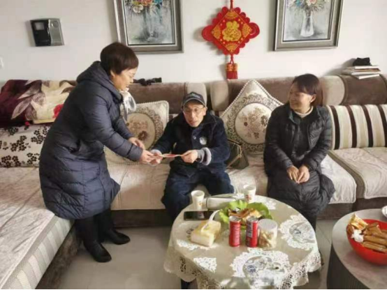 民盟welcome皇冠地址支部开展慰问老盟员送温暖活动