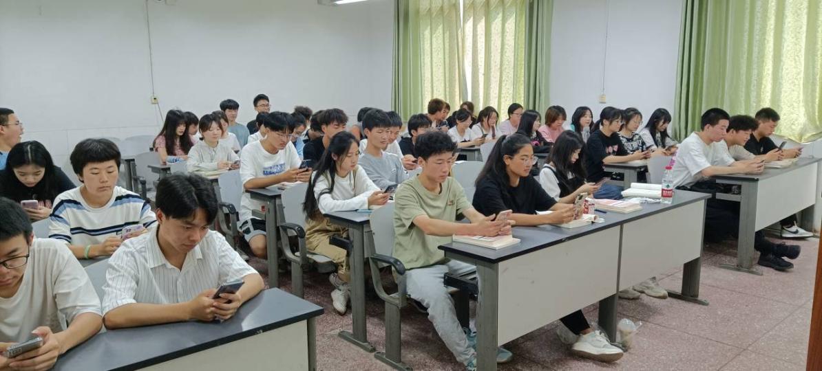 我院网络思政课堂举办新《职业教育法》解读讲座