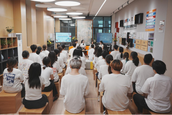 我院举办“与非遗传承人面对面——传竹刻匠心，承非遗文脉”阅读分享会