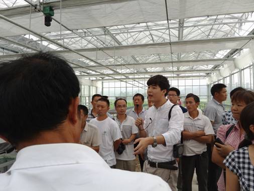 参观夹江县海滨农场全自动调温温室