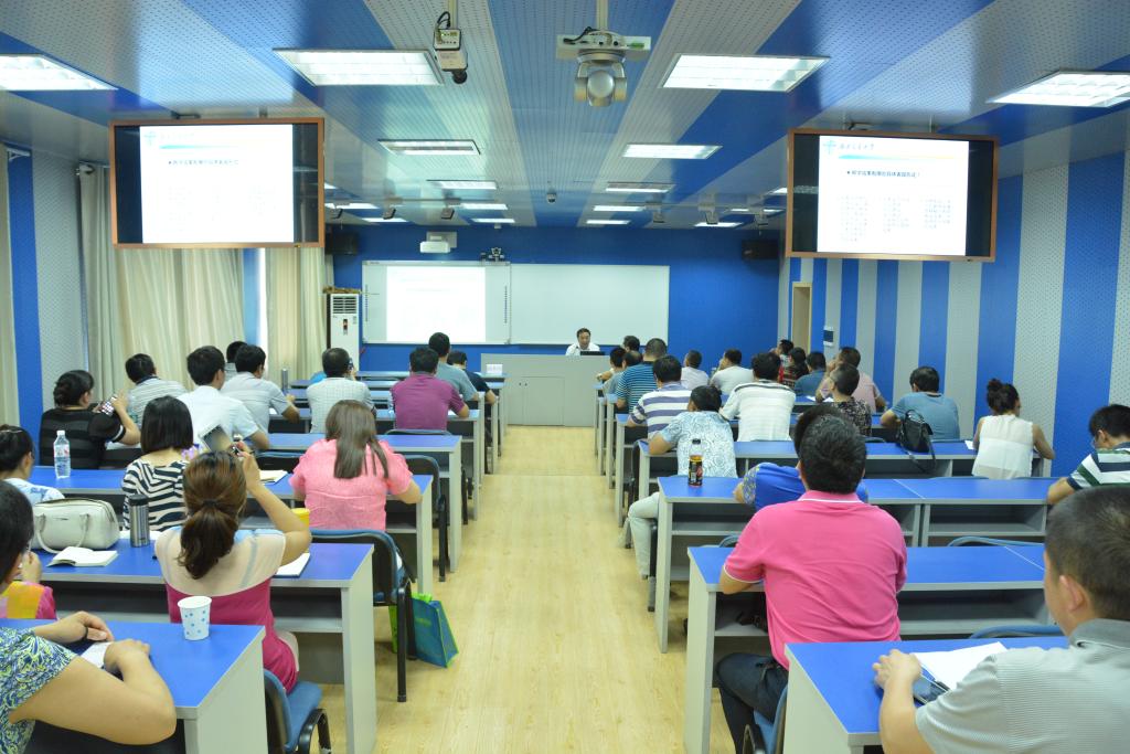 西南交通大学（峨眉校区）副校长阎开印教授来我院开展教学成果申报专题讲座