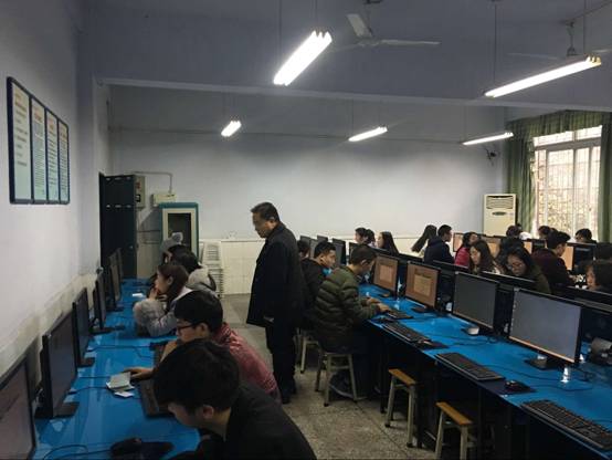 张毅副院长在机房考场巡考机考